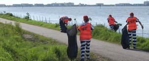 jail inmate cleaning roadways